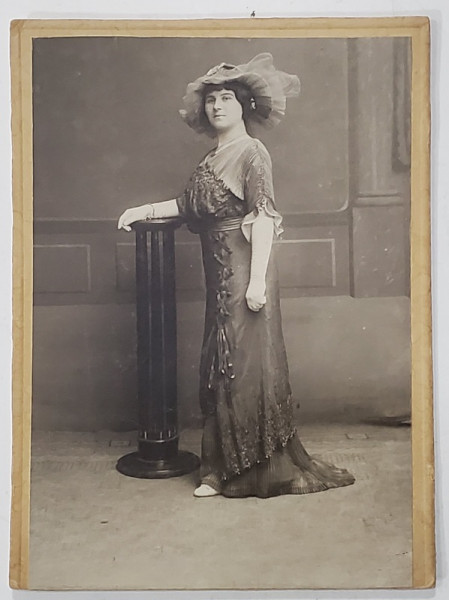 TANARA CU PALARIE , IN STUDIO , FOTOGRAFIE , CCA. 1900