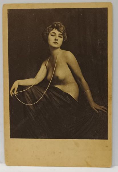TANARA NUD , CU VOAL SI MARGELE  , CARTE POSTALA CU SUBIECT EROTIC , ANII ' 20