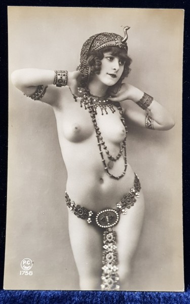 Tanara nud - Foto tip CP