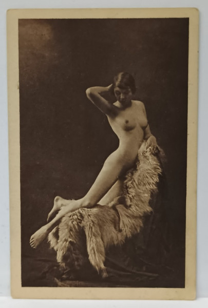 TANARA NUD , PE FOTOLIU , CARTE POSTALA CU SUBIECT EROTIC , ANII ' 20