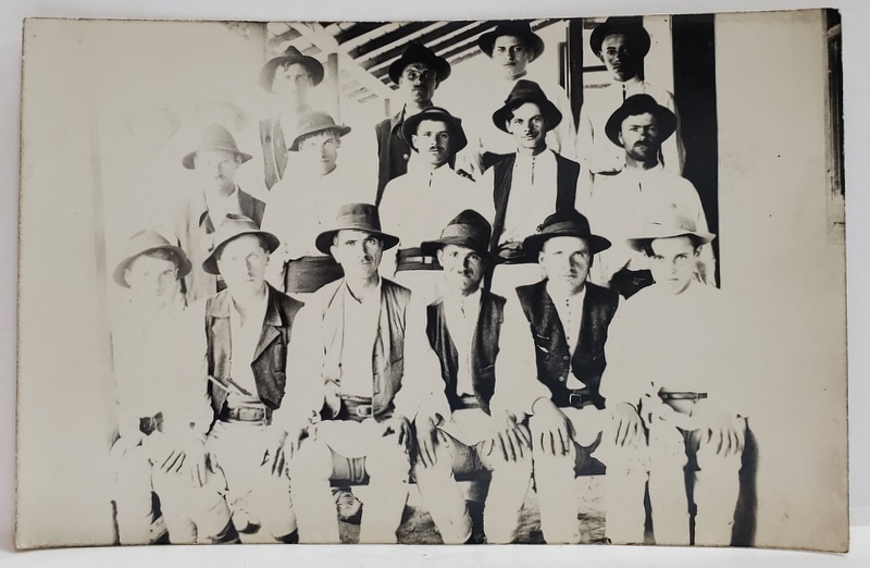 TARANI ROMANI IN PORT POPULAR , FOTOGRAFIE DE GRUP , CARTE POSTALA , INTERBELICA