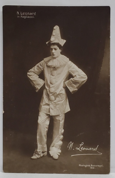 TENORUL NICOLAE LEONARD 1886 -1928 , IN ' PAGLIACCI ' , FOTOGRAFIE CU SEMNATURA REPRODUSA , STUDIO PHOTOGLOB  , B UCURESTI , CARTE POSTALA , INTERBELICA