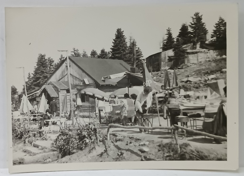 TERASA UNUI RESTAURANT , ZONA MONTANA , ROMANIA , FOTOGRAFIE , 1972