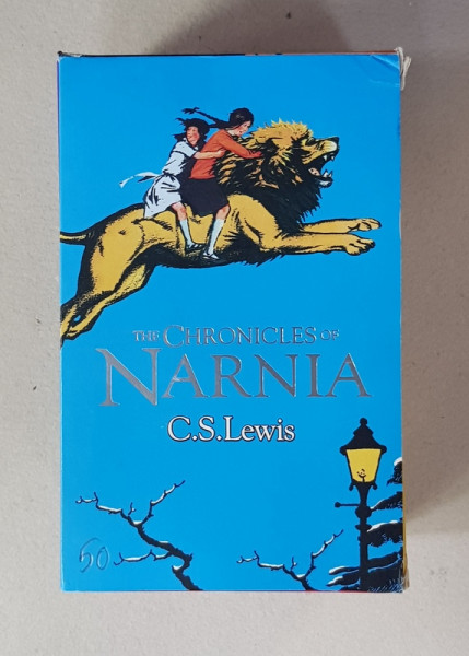 THE CHRONICLES OF NARNIA by C.S. LEWIS , SET DE 7 VOLUME IN CUTIE  , 2015