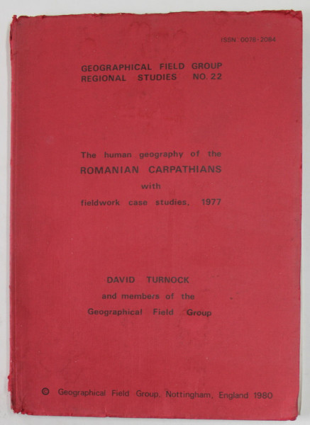 THE HUMAN GEOGRAPHY OF THE ROMANIAN CARPATHIANS WITH FIELDWORK CASE STUDIES by DAVID TURNOCK ,  1977, APARUTA 1980 , PREZINTA URME DE UZURA , COTOR CU MIC DEFECT