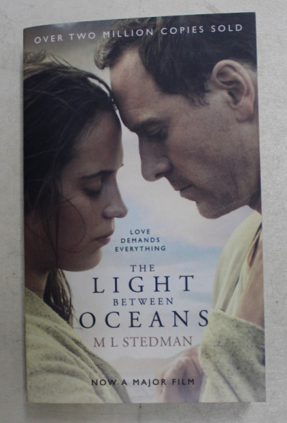 THE LIGHT BETWEEN OCEANS by M L STEDMAN