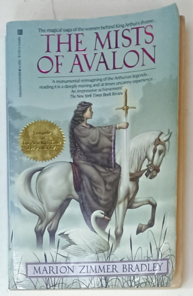 THE MISTS OF AVALON by MARION ZIMMER BRADLEY , THE MAGICAL SAGA OF THE WOMEN BEHIND KING ARTHUR 'S THRONE ..., 1982