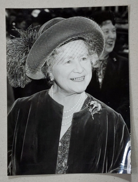 THE QUEEN MOTHER ELIZABETH AT WESTFIELD COLLEGE , LONDON , FOTOGRAFIE DE PRESA , ANII ' 70 - ' 80