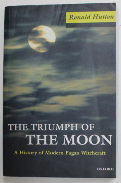 THE TRIUMPH OF THE MOON - A HISTORY OF MODERN PAGAN WITCHCRAFT by RONALD HUTTON , 2000 , MICI DEFECTE SI URME DE UZURA *