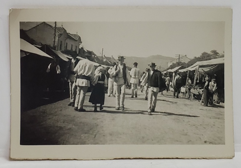 TRANSILVANIA , TARANI IN ZI DE TARG , FOTOGRAFIE DE MICI DIMENSIUN , INTERBELICA