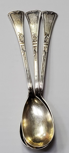 Trei lingurite Art Nouveau pentru inghetata , din argint.
