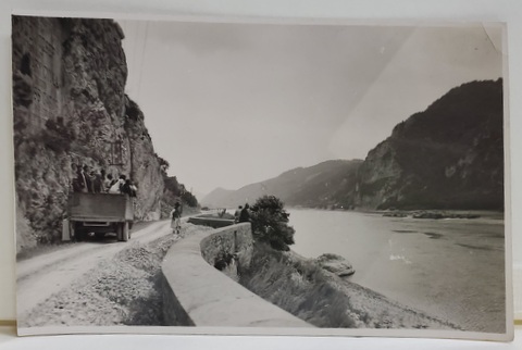 TURISTI IN CAMION , PE DRUM , LANGA DUNARE , ZONA ORSOVA , FOTOGRAFIE TIP CARTE POSTALA , 1935