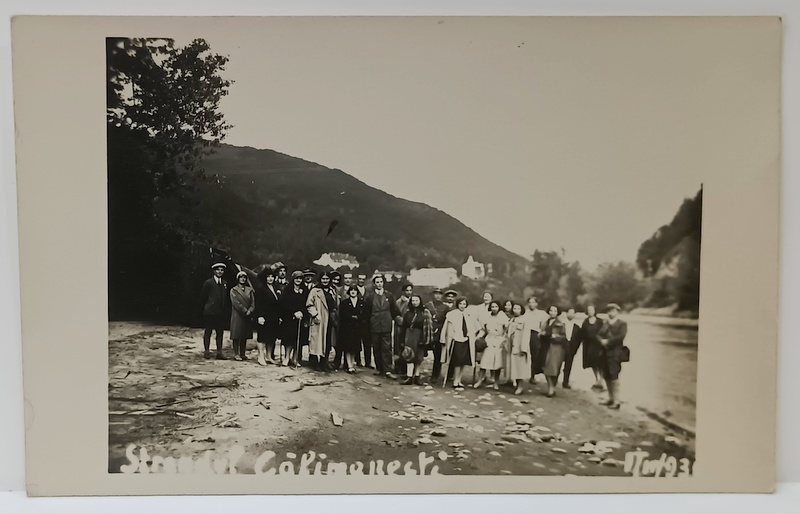 TURISTI LA STRANDUL CALIMANESTI , PE MALUL RAULUI OLT , FOTOGRAFIE FORMAT CARTE POSTALA , ANII '30