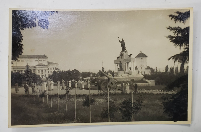 TURNU - SEVERIN, MONUMENTUL DIN PARC , FOTOGRAFIE TIP CARTE POSTALA , 1935