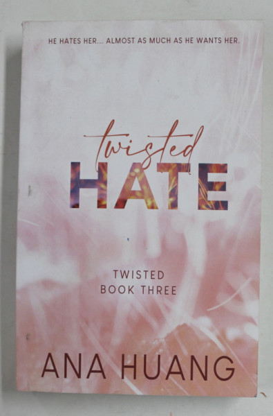 TWISTED HATE - TWISTED BOOK THREE by ANA HUANG , 2022, PREZINTA URME DE INDOIRE SI DE UZURA