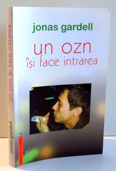 UN OZN ISI FACE INTRAREA de JONAS GARDELL , 2005