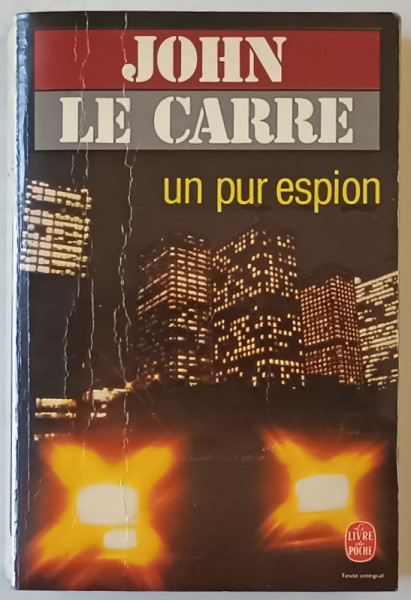 UN PUR ESPION par JOHN LE CARRE , 1986, COPERTA BROSATA , URME DE UZURA