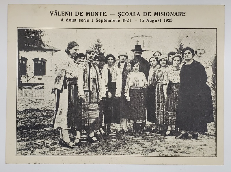 VALENII DE MUNTE - SCOALA DE MISIONARE , A  DOUA  SERIE 1 SEPT 1924  -15 AUGUST 1925 , POZA DE GRUP IMPREUNA CU NICOLAE IORGA  , 1925