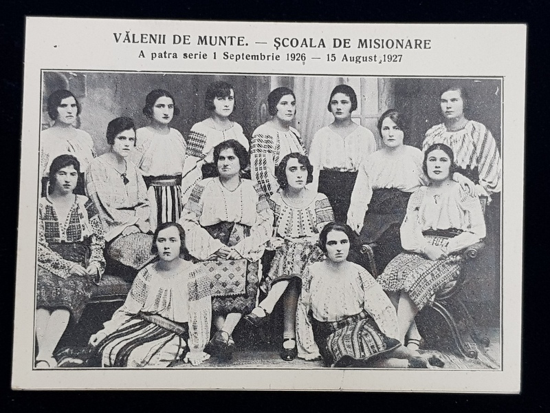 VALENII DE MUNTE  - SCOALA DE MISIONARE , FOTOGRAFIE DE GRUP , A PATRA SERIE 1 SEPT . 1926 - 15 AUGUST 1927 , CARTE POSTALA ILUSTRATA , MONOCROMA, NECIRCULATA , PERIOADA INTERBELICA