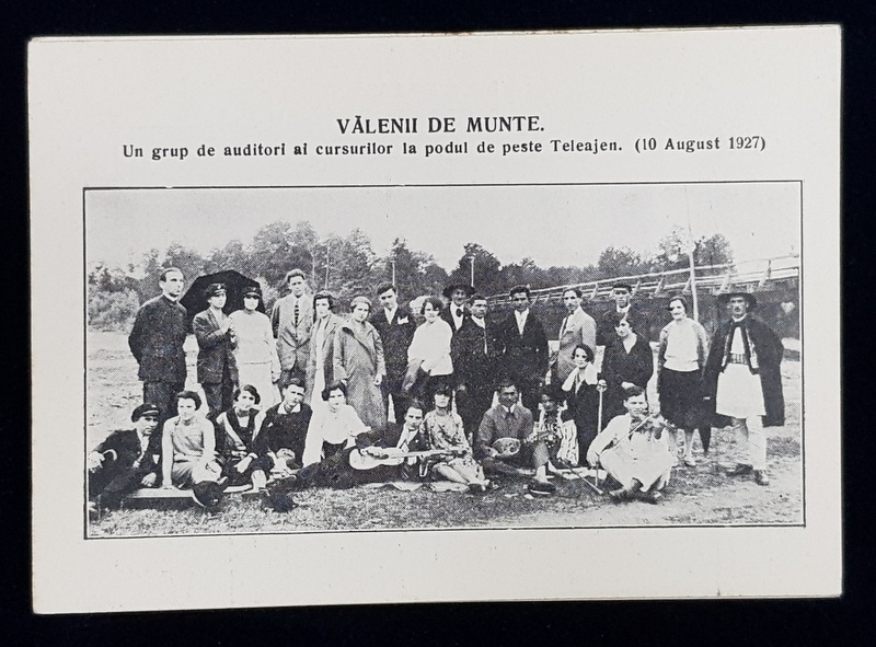 VALENII DE MUNTE  - UN GRUP DE AUDITORI AI CURSURILOR LA PODUL DE PESTE TELEAJEN , 10 AUGUST 1927 , CARTE POSTALA ILUSTRATA , MONOCROMA, NECIRCULATA , PERIOADA INTERBELICA