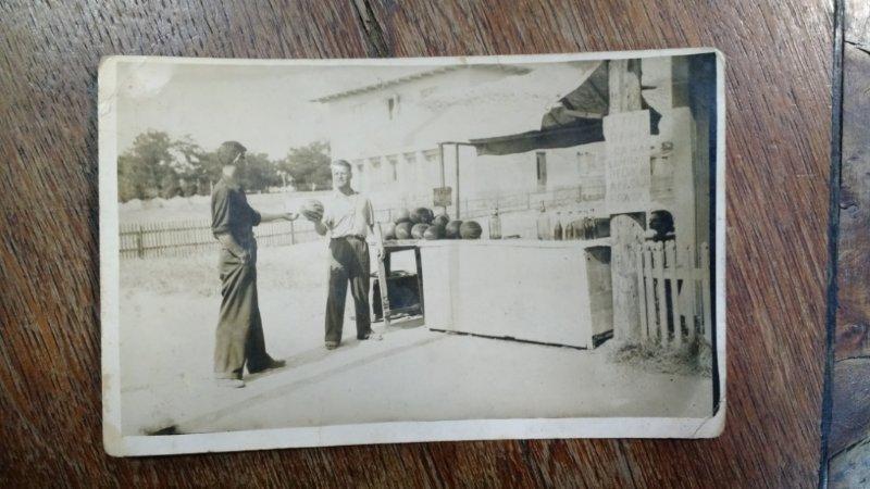 Vanzator de pepeni, Carmen Silva Bai 1936