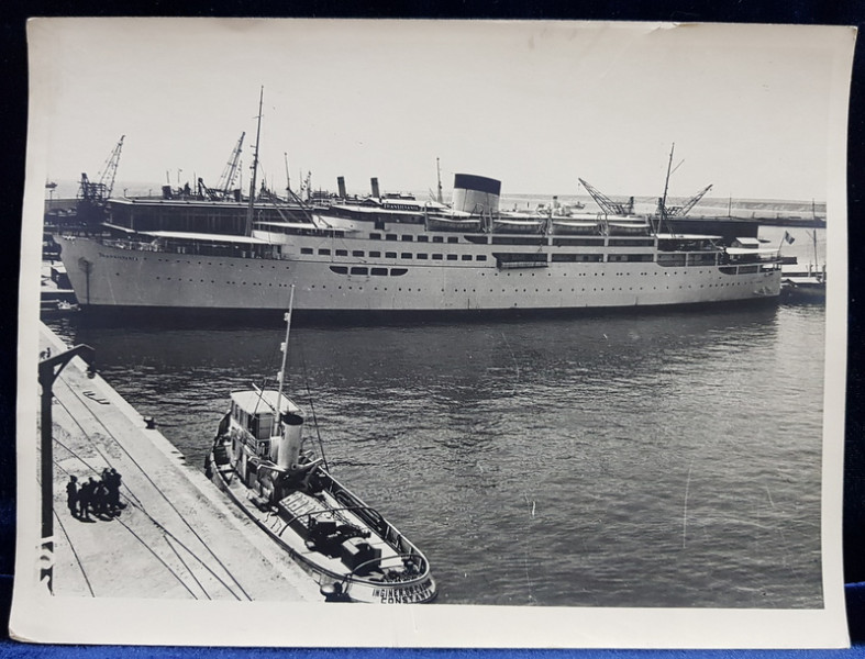 VAPORUL TRANSILVANIA IN PORTUL CONSTANTA , FOTOGRAFIE MONOCROMA , PERIOADA INTERBELICA