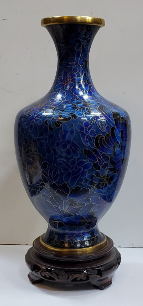 Vas Cloisonne cu suport din lemn, China Secol XIX