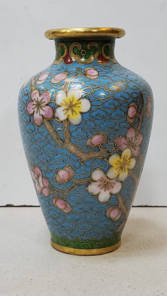 Vas Cloisonne decorat cu flori de cires. Secol 20