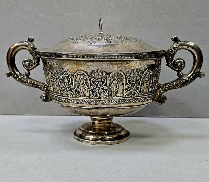 Vas din argint cu capac, decorat cu multiple scene, Rusia, 1838