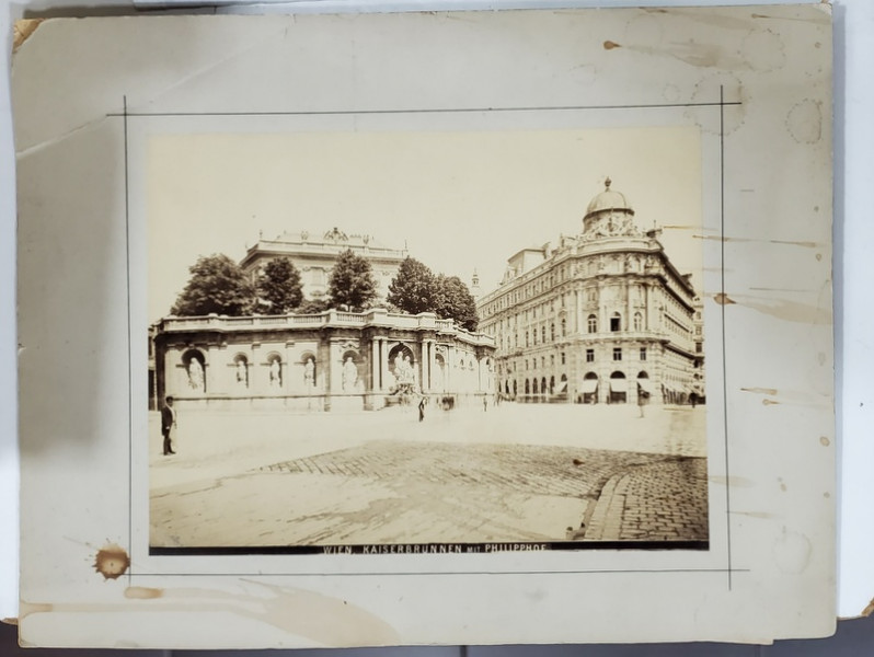 VIENA , KAISERBRUNNEN MIT PHILIPPHOF , FOTOGRAFIE , CCA . 1900