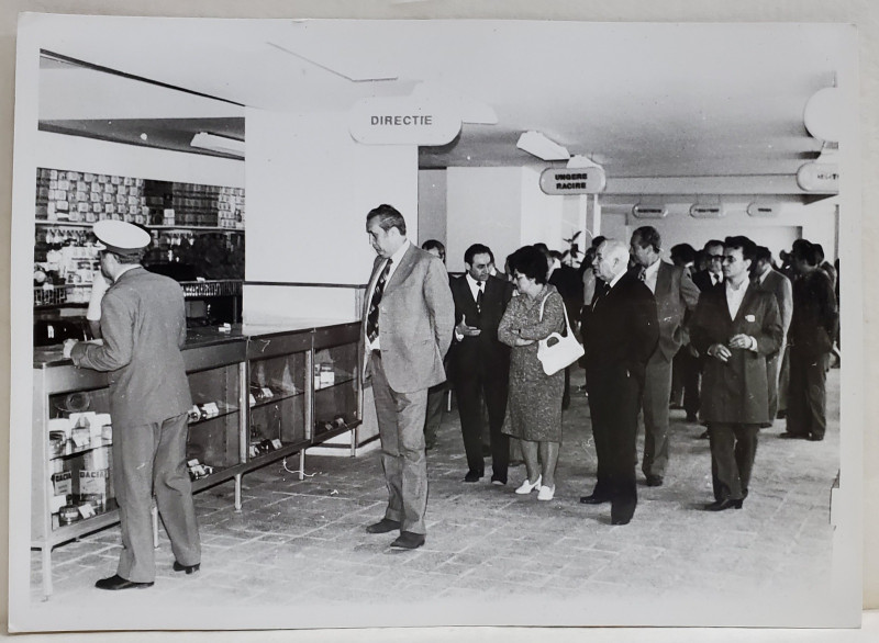 VIZITAREA RAIONULUI DE PIESE AUTO , DESCHIDEREA MAGAZINUL I.D.M.S , SOS. COLENTINA 64 , FOTOGRAFIE , MAI , 1977