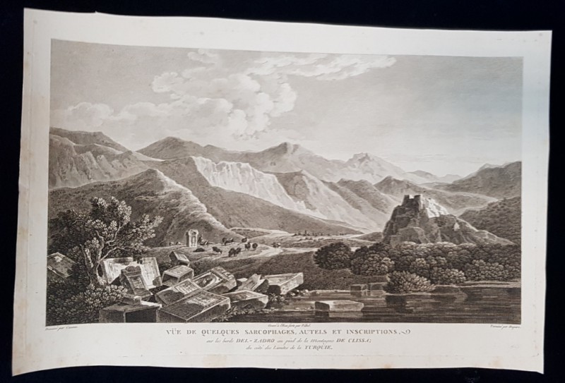 VUE DE QUELQUES SARCOPHAGES , AUTELS ET INSCRIPTIONS SUR LES BORDS DEL-ZADRO - GRAVURA ORIGINALA, 1802